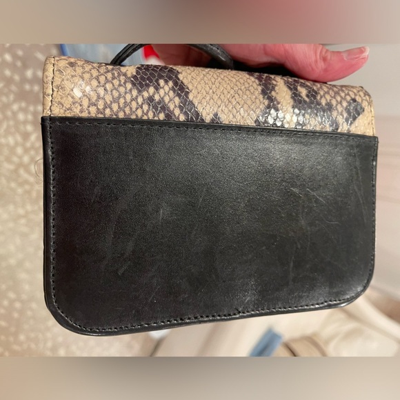 Donald J. Pliner Beige Black Leather Snake Print Crossbody Textured Finish GUC - Picture 9 of 10
